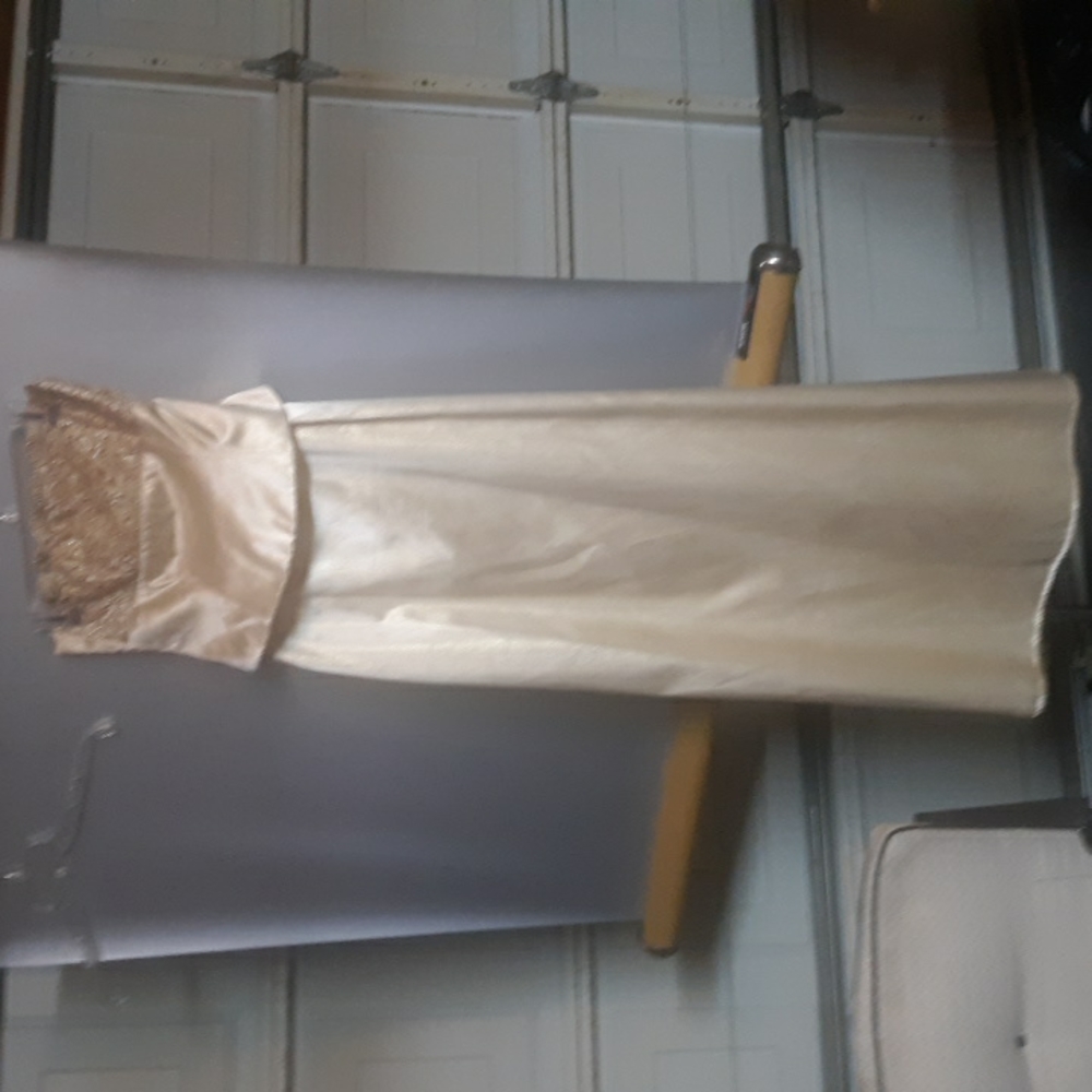 Gorgeous Bari Jay Size 7/8 Prom Dress (SKU 121)